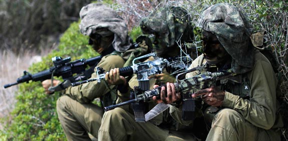 קצינים   חיילי צבא קבע חיילים צהל לוחמים צה''ל רובים / צלם: רויטרס